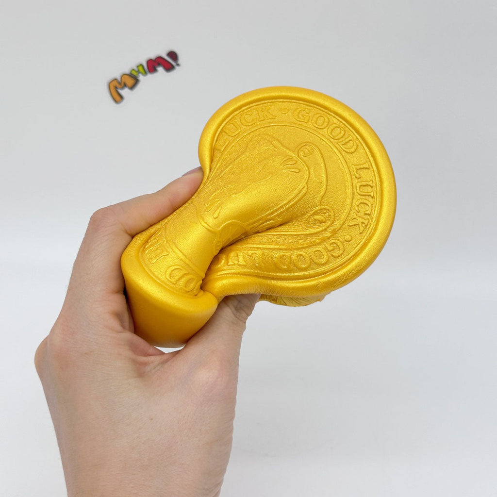 Kawaii Lucky Cat Gold Coin Squishy: Bring Home the Good Luck