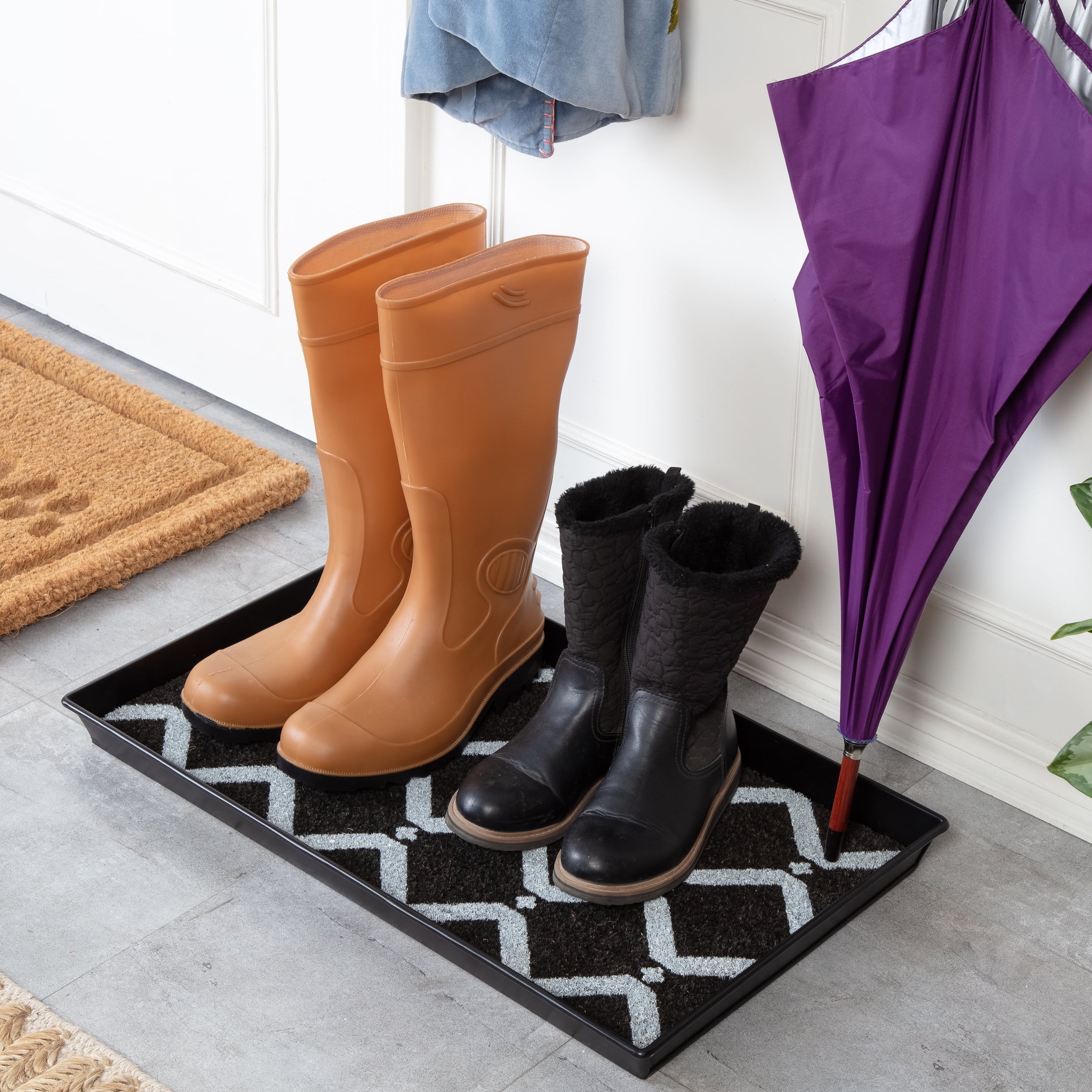 Black Metal Boot Tray with Black &amp; Ivory Diamond Coir Insert