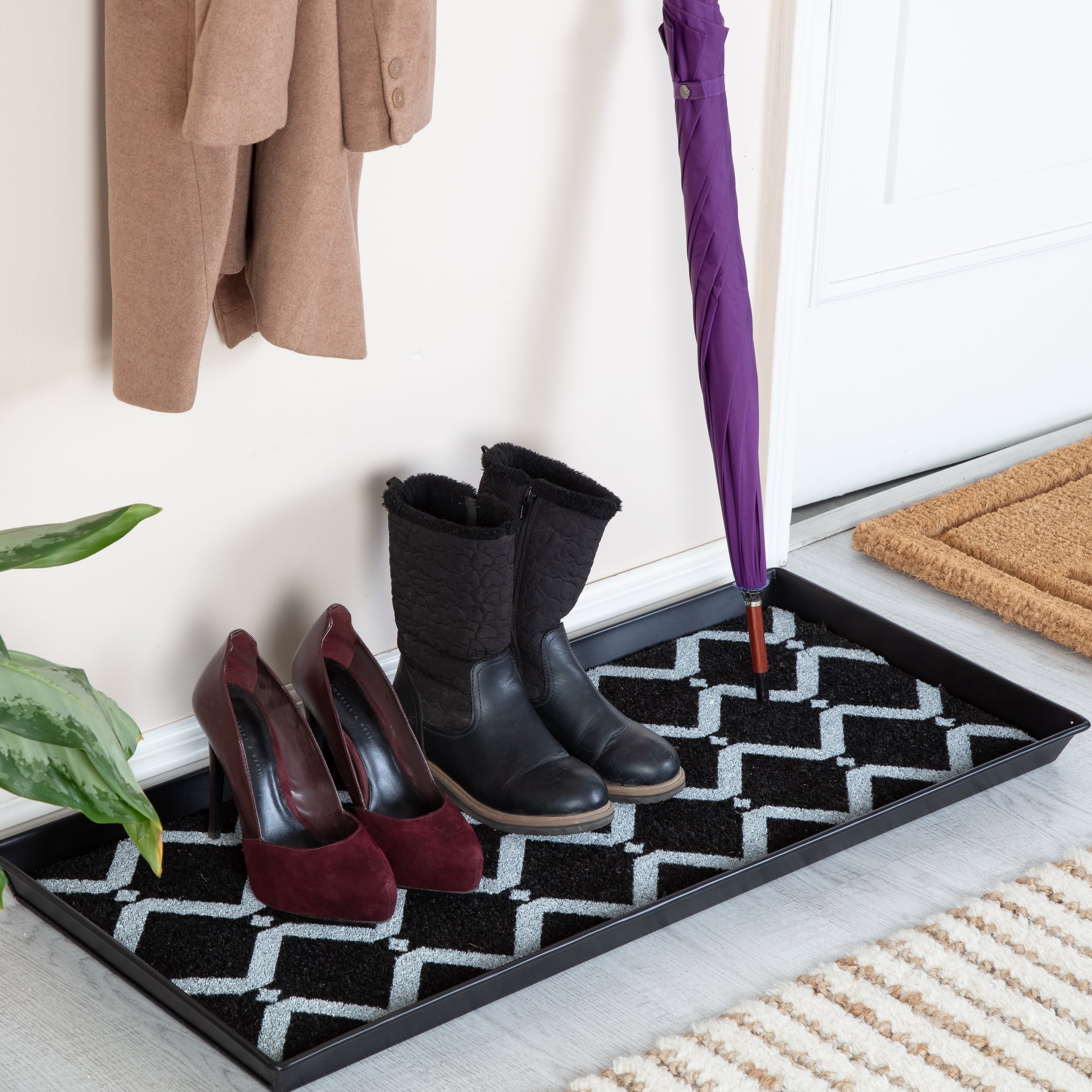 Black Metal Boot Tray with Black &amp; Ivory Diamond Coir Insert