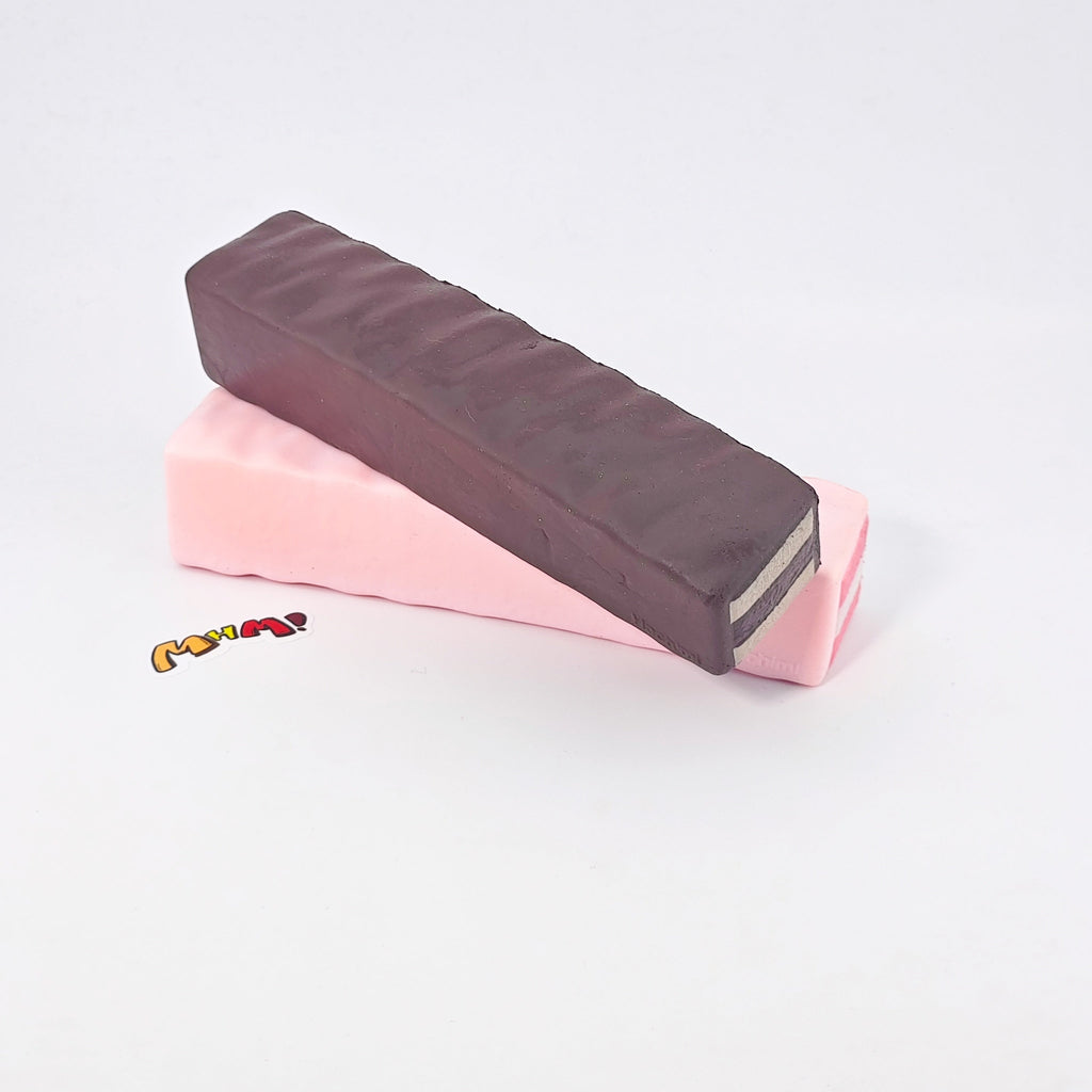 🍓 Strawberry & Raw Chocolate Wafer Biscuit Squishy 2-Pack Set | Snack Themed Slow Rising Stress Relief Toy